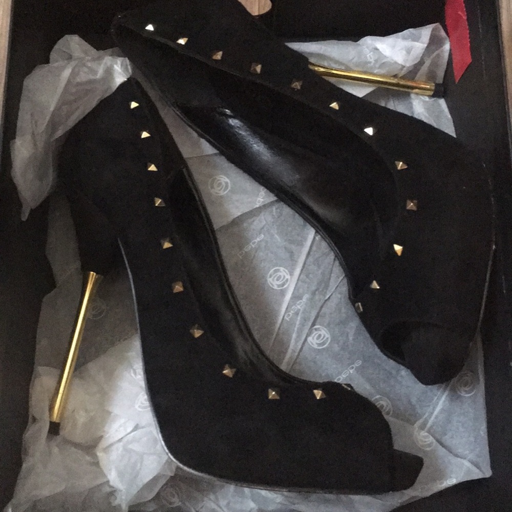 Heels - Picture 5 of 6